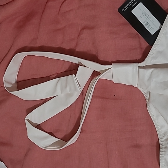 BNWT Cream Halterneck Bodycon Dress - Picture 2 of 2